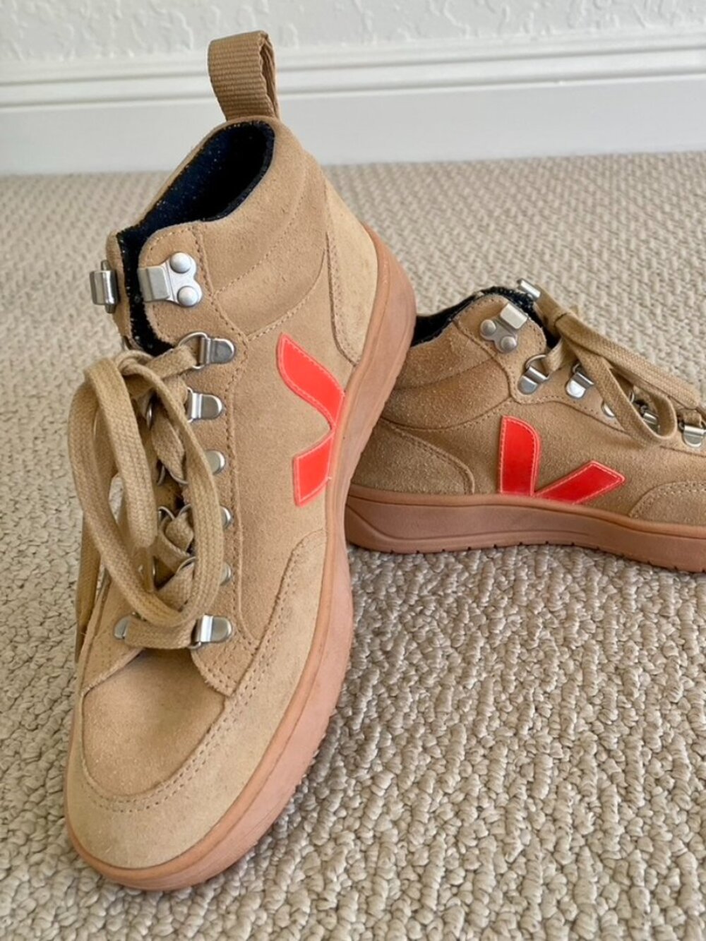 Veja Roraima Suede shoes, size 8